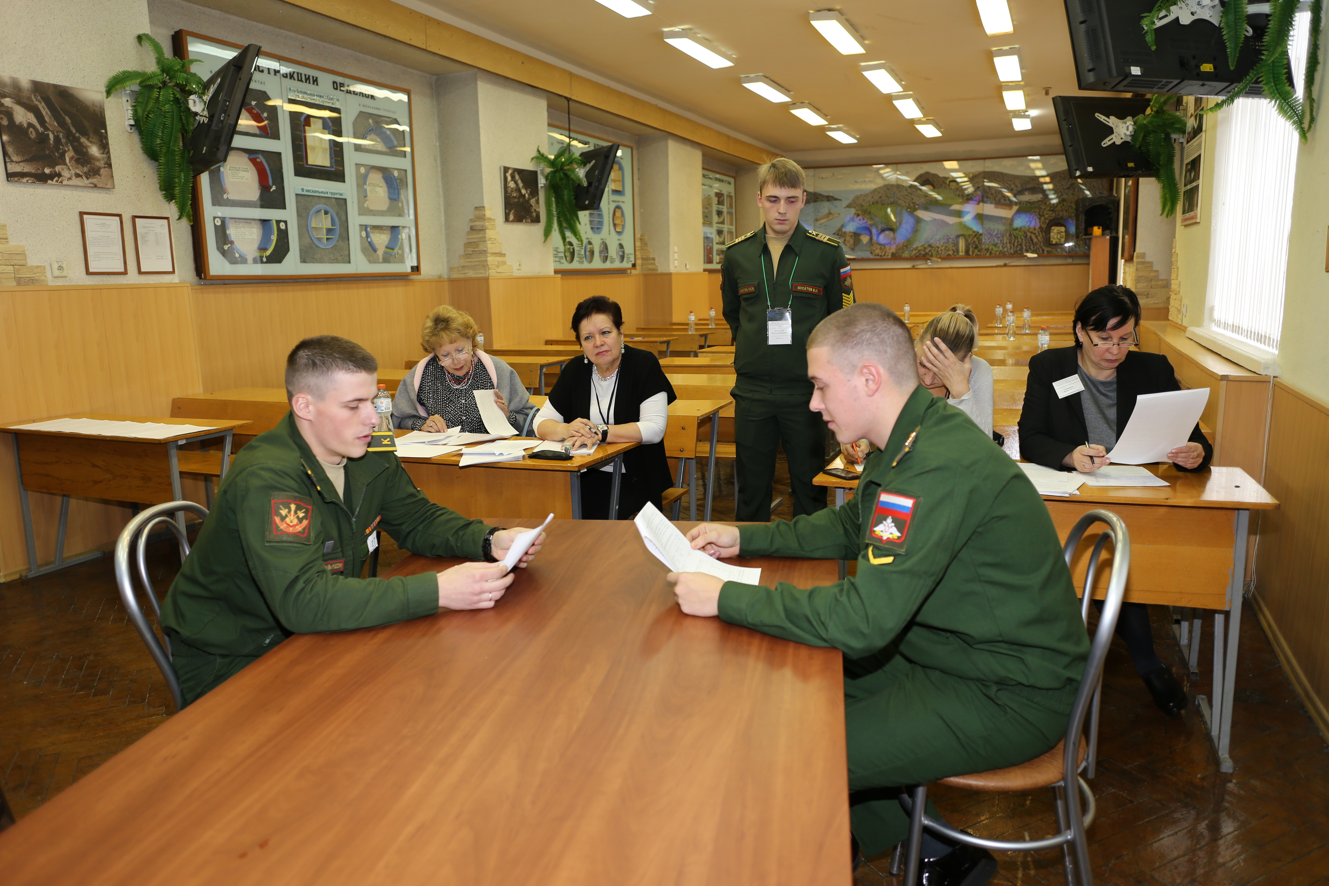 Военный стол в колледже